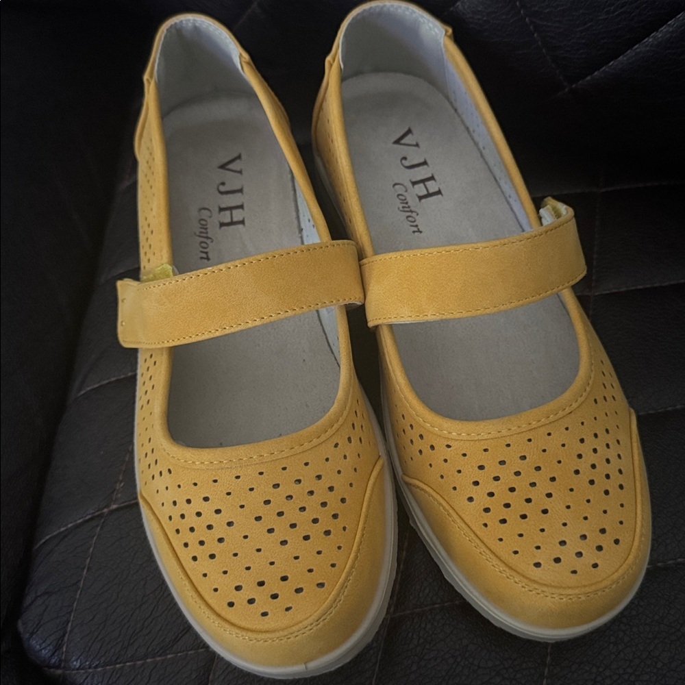 Comfort Mary Jane Flats in Mustard Yellow - Picture 5 of 6